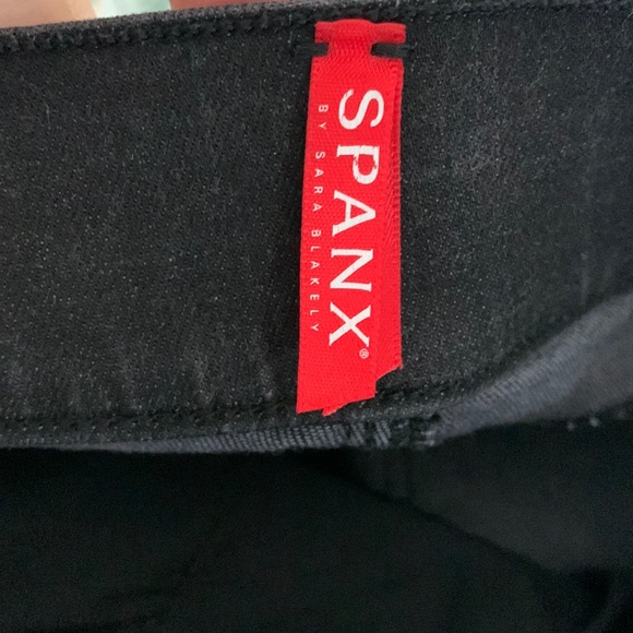 Spanx $128 Distressed Stretch Skinny Ankle Jeans Frayed Hem Faded Black X-Small - Picture 8 of 8